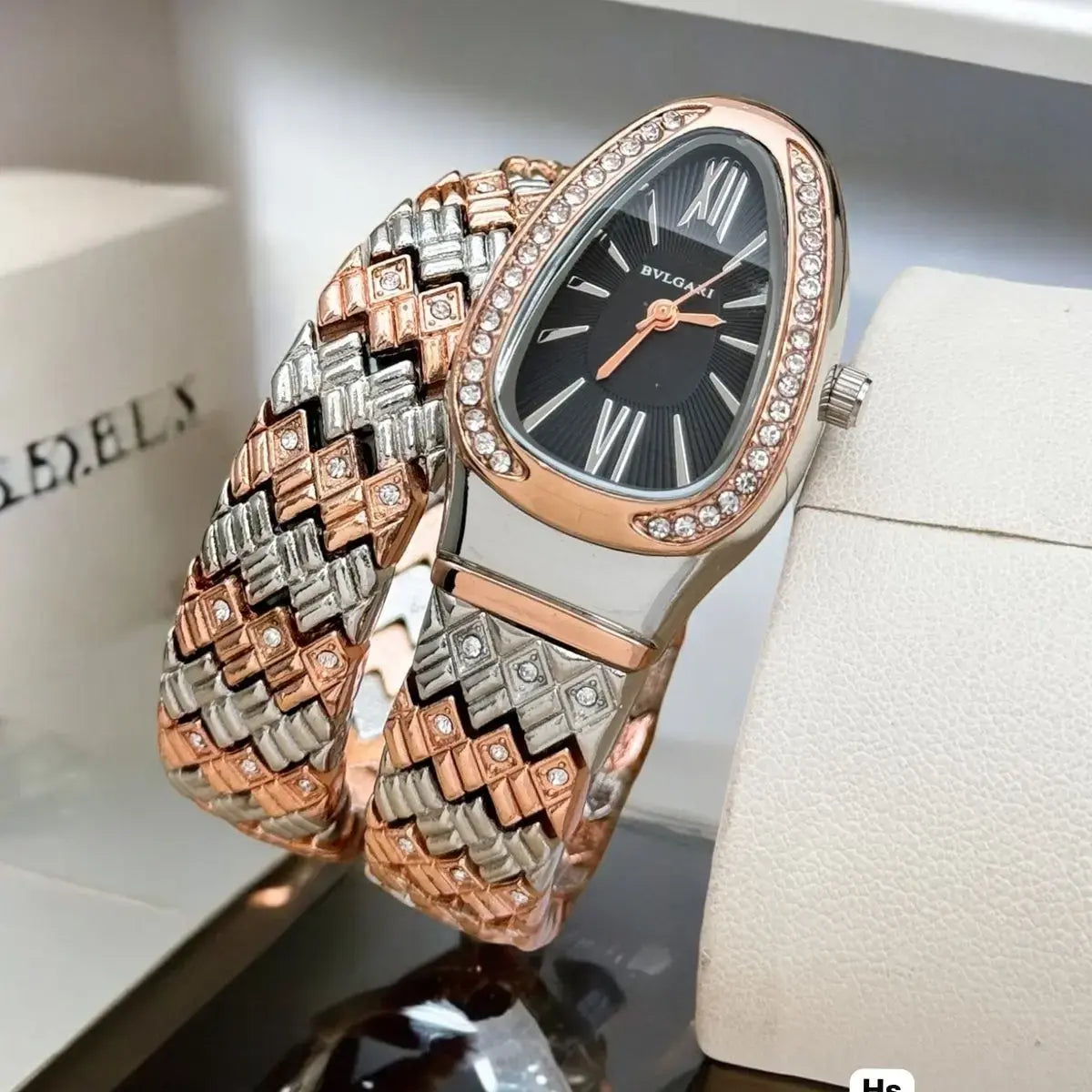 Luxurious Designer Women Watch - 𝐌𝐄𝐆𝐀 𝐒𝐀𝐋𝐄 ( 𝐋𝐈𝐌𝐈𝐓𝐄𝐃 𝐎𝐅𝐅𝐄𝐑)