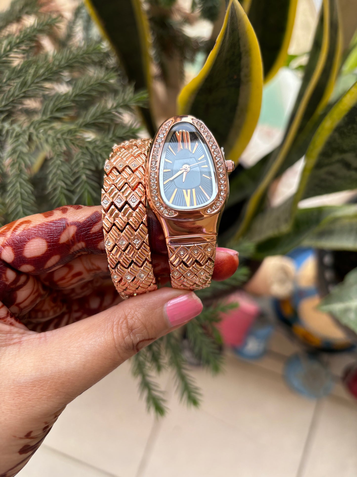 Luxurious Designer Women Watch - 𝐌𝐄𝐆𝐀 𝐒𝐀𝐋𝐄 ( 𝐋𝐈𝐌𝐈𝐓𝐄𝐃 𝐎𝐅𝐅𝐄𝐑)