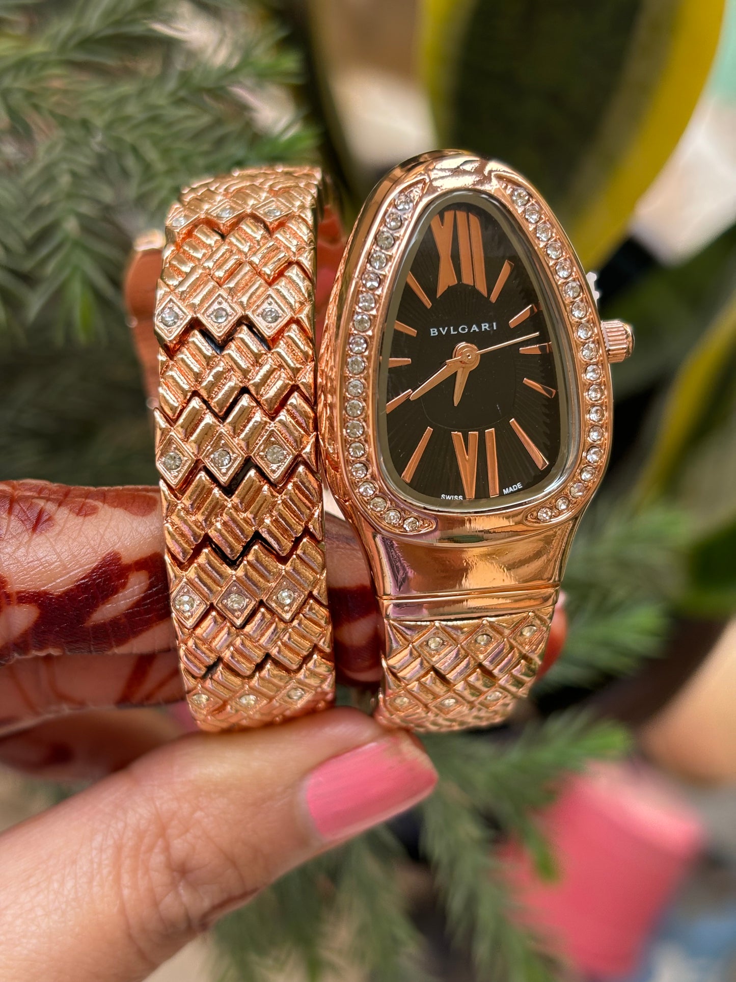 Luxurious Designer Women Watch - 𝐌𝐄𝐆𝐀 𝐒𝐀𝐋𝐄 ( 𝐋𝐈𝐌𝐈𝐓𝐄𝐃 𝐎𝐅𝐅𝐄𝐑)