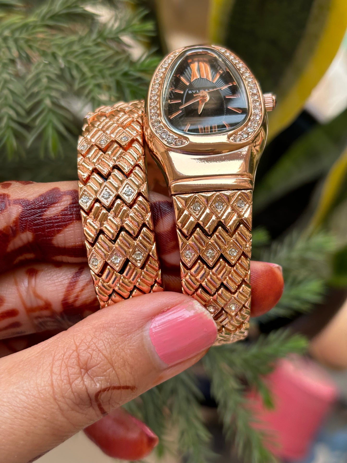 Luxurious Designer Women Watch - 𝐌𝐄𝐆𝐀 𝐒𝐀𝐋𝐄 ( 𝐋𝐈𝐌𝐈𝐓𝐄𝐃 𝐎𝐅𝐅𝐄𝐑)