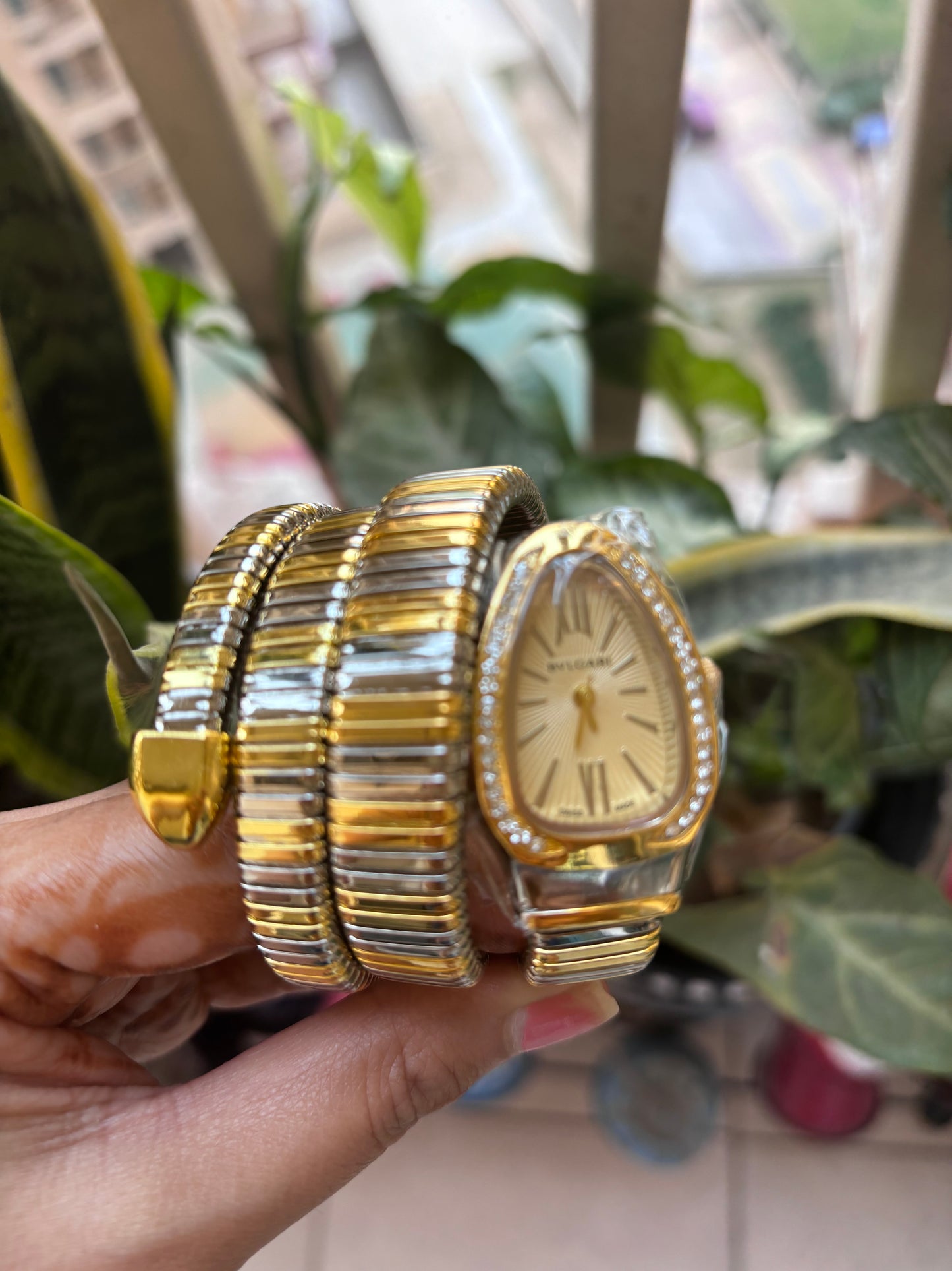 Luxurious Designer Women Watch - 𝐌𝐄𝐆𝐀 𝐒𝐀𝐋𝐄 ( 𝐋𝐈𝐌𝐈𝐓𝐄𝐃 𝐎𝐅𝐅𝐄𝐑)