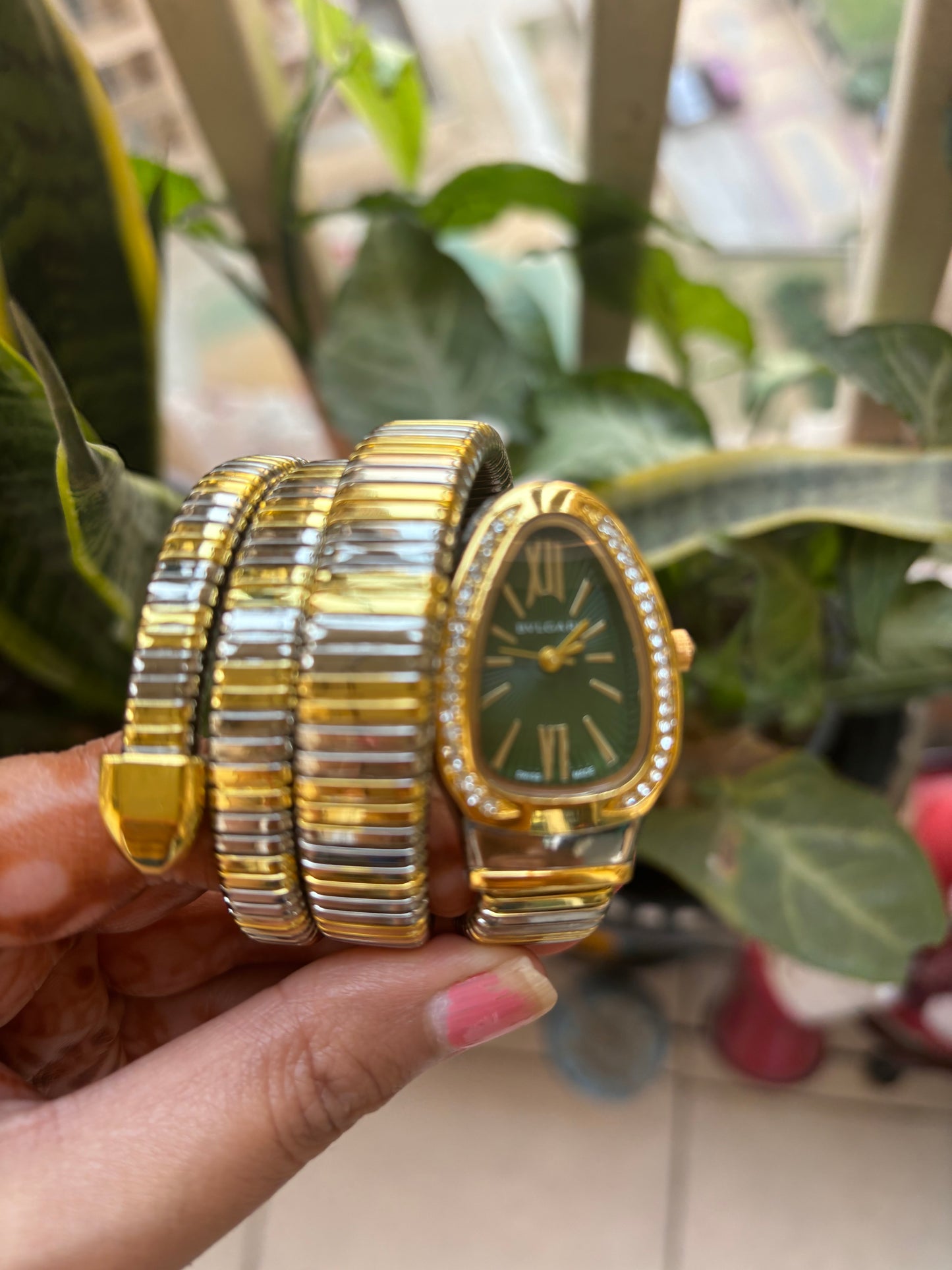 Luxurious Designer Women Watch - 𝐌𝐄𝐆𝐀 𝐒𝐀𝐋𝐄 ( 𝐋𝐈𝐌𝐈𝐓𝐄𝐃 𝐎𝐅𝐅𝐄𝐑)