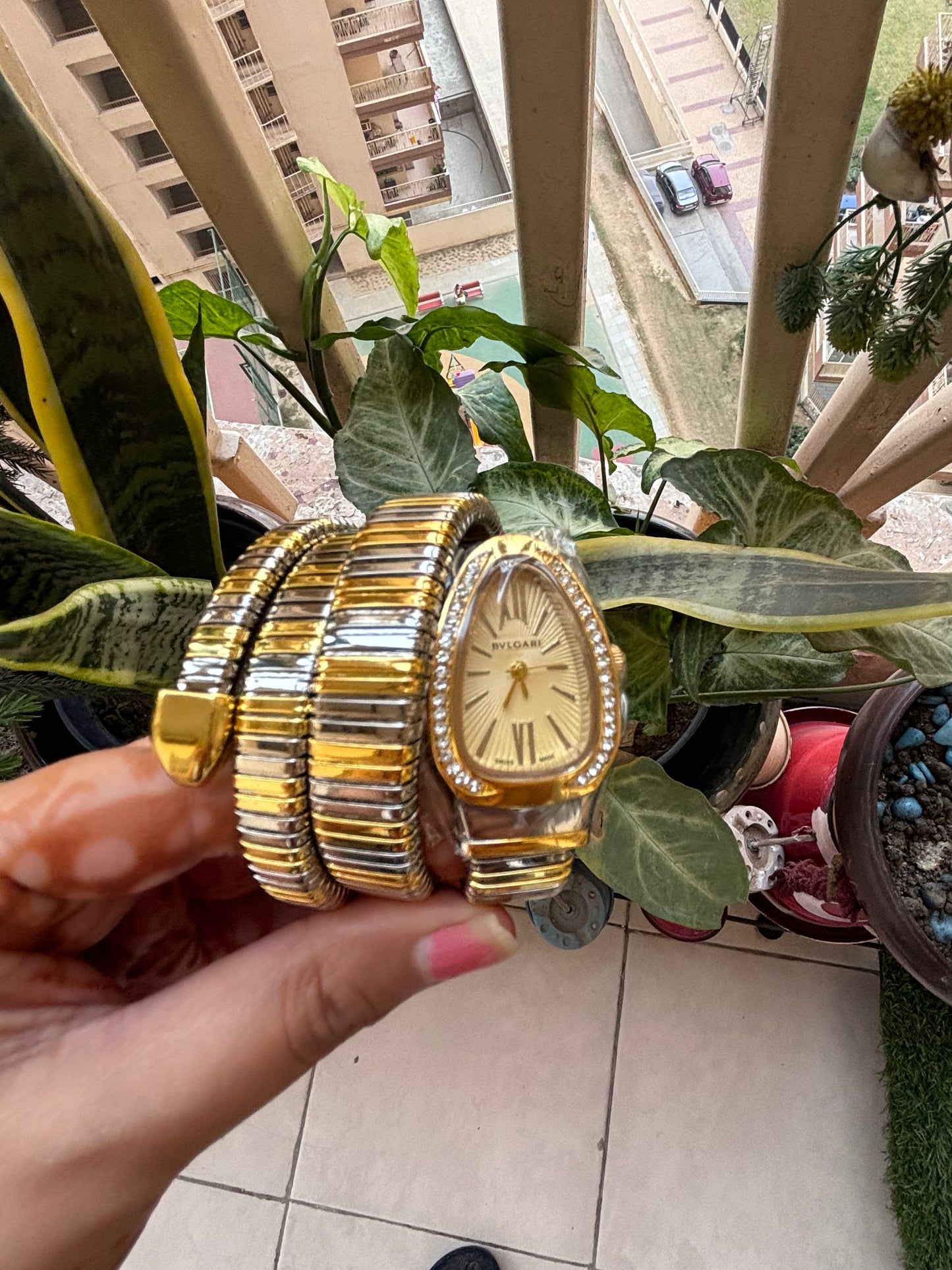 Luxurious Designer Women Watch - 𝐌𝐄𝐆𝐀 𝐒𝐀𝐋𝐄 ( 𝐋𝐈𝐌𝐈𝐓𝐄𝐃 𝐎𝐅𝐅𝐄𝐑)