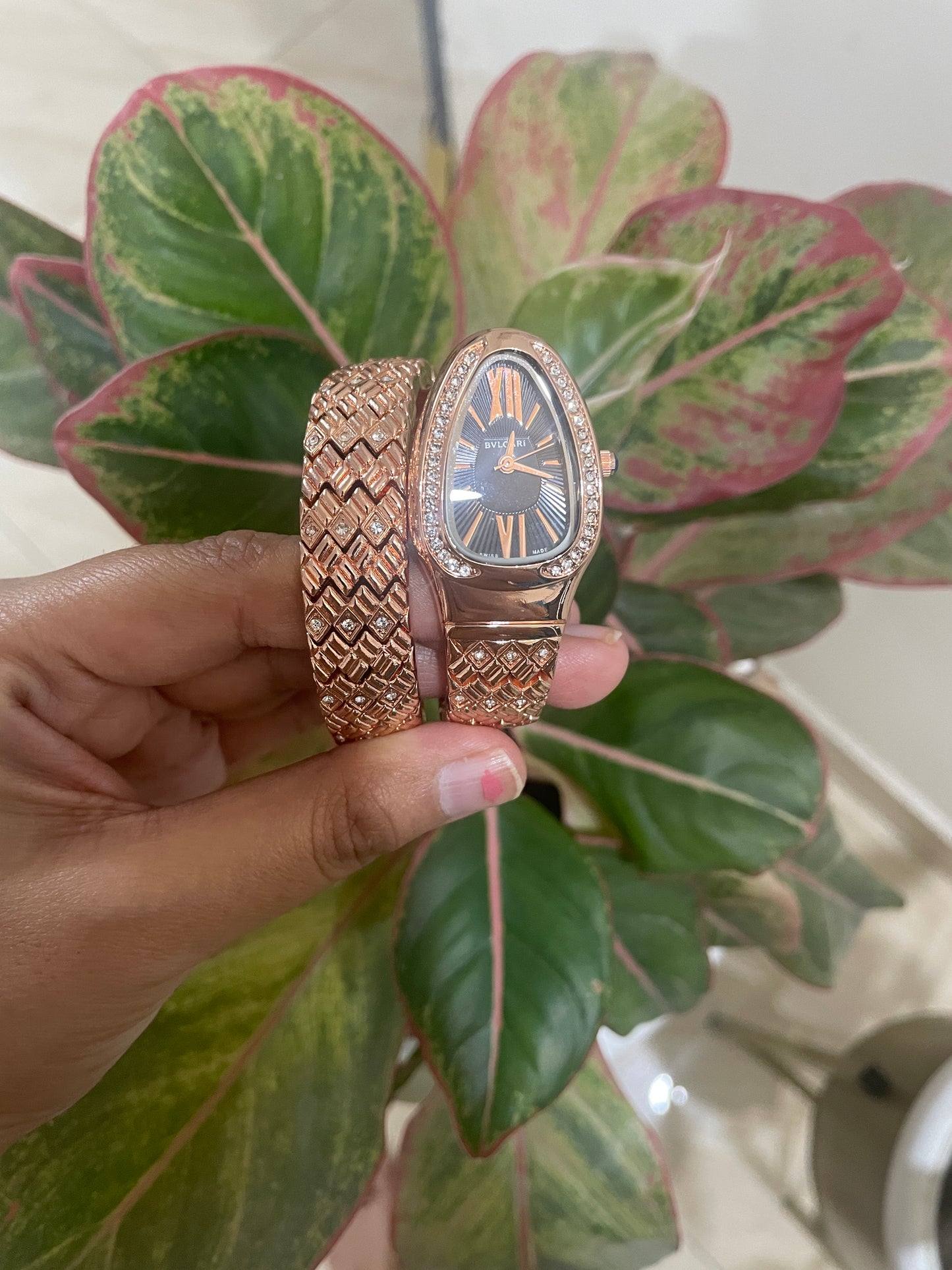 Luxurious Designer Women Watch - 𝐌𝐄𝐆𝐀 𝐒𝐀𝐋𝐄 ( 𝐋𝐈𝐌𝐈𝐓𝐄𝐃 𝐎𝐅𝐅𝐄𝐑)