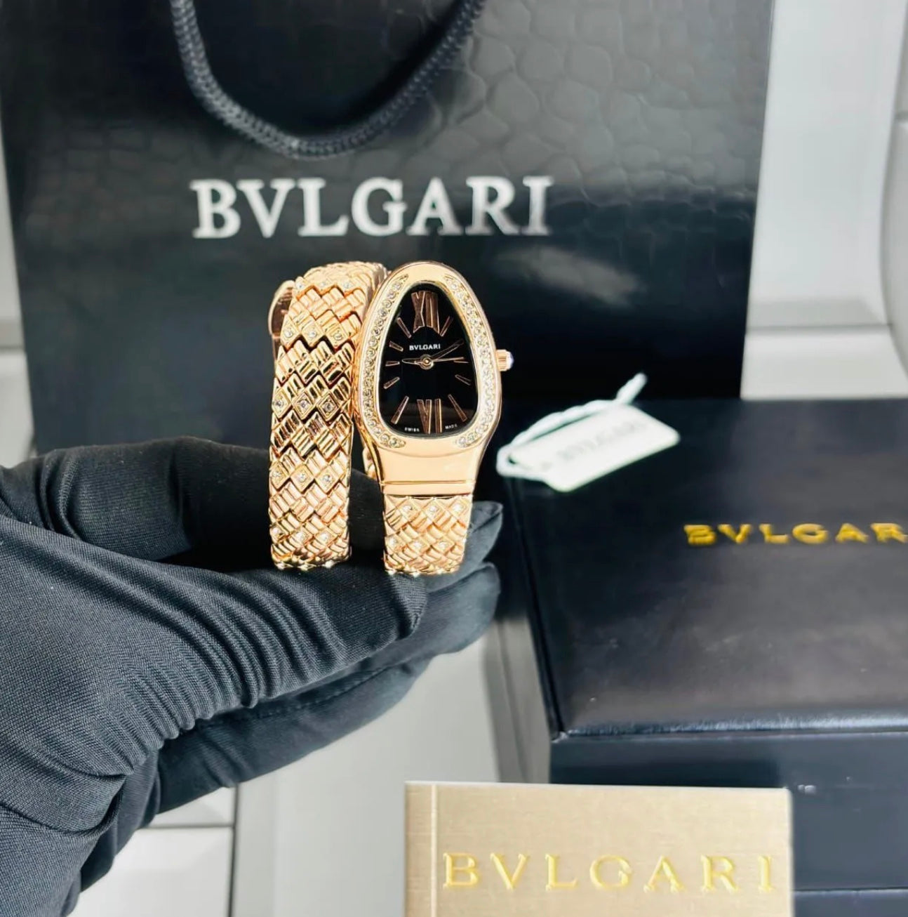 Luxurious Designer Women Watch - 𝐌𝐄𝐆𝐀 𝐒𝐀𝐋𝐄 ( 𝐋𝐈𝐌𝐈𝐓𝐄𝐃 𝐎𝐅𝐅𝐄𝐑)