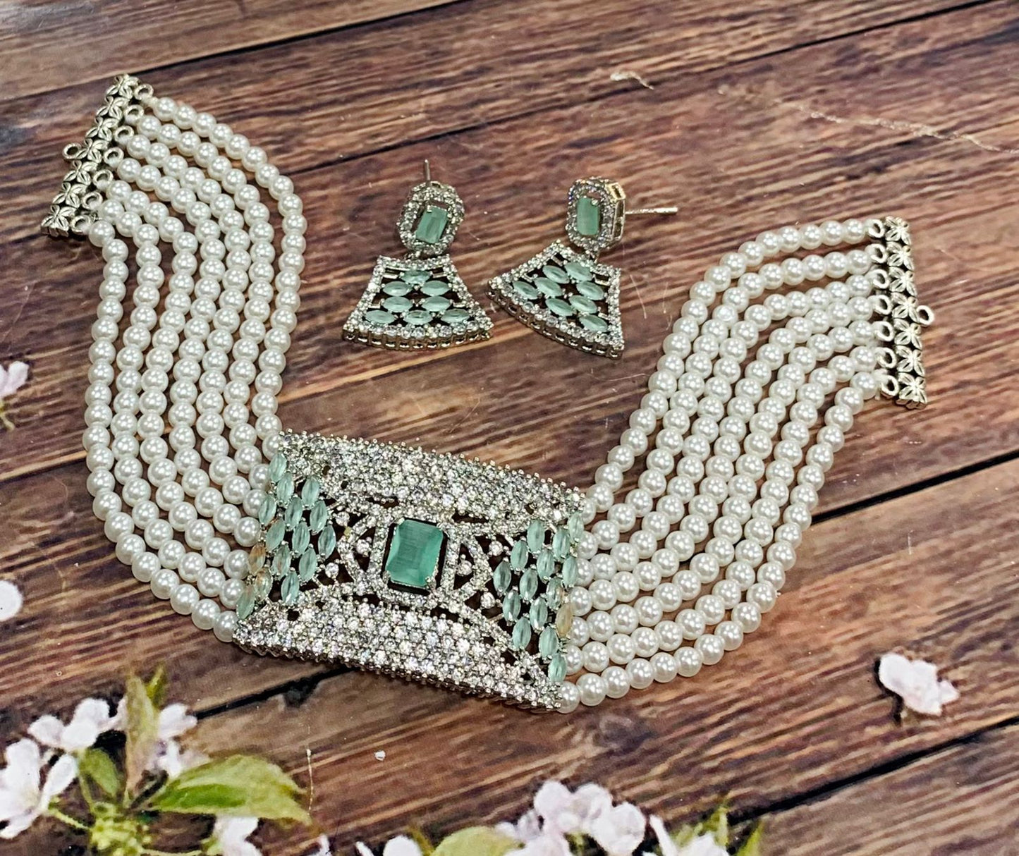 Veshakart Premium Handcrafted AD Necklace Set