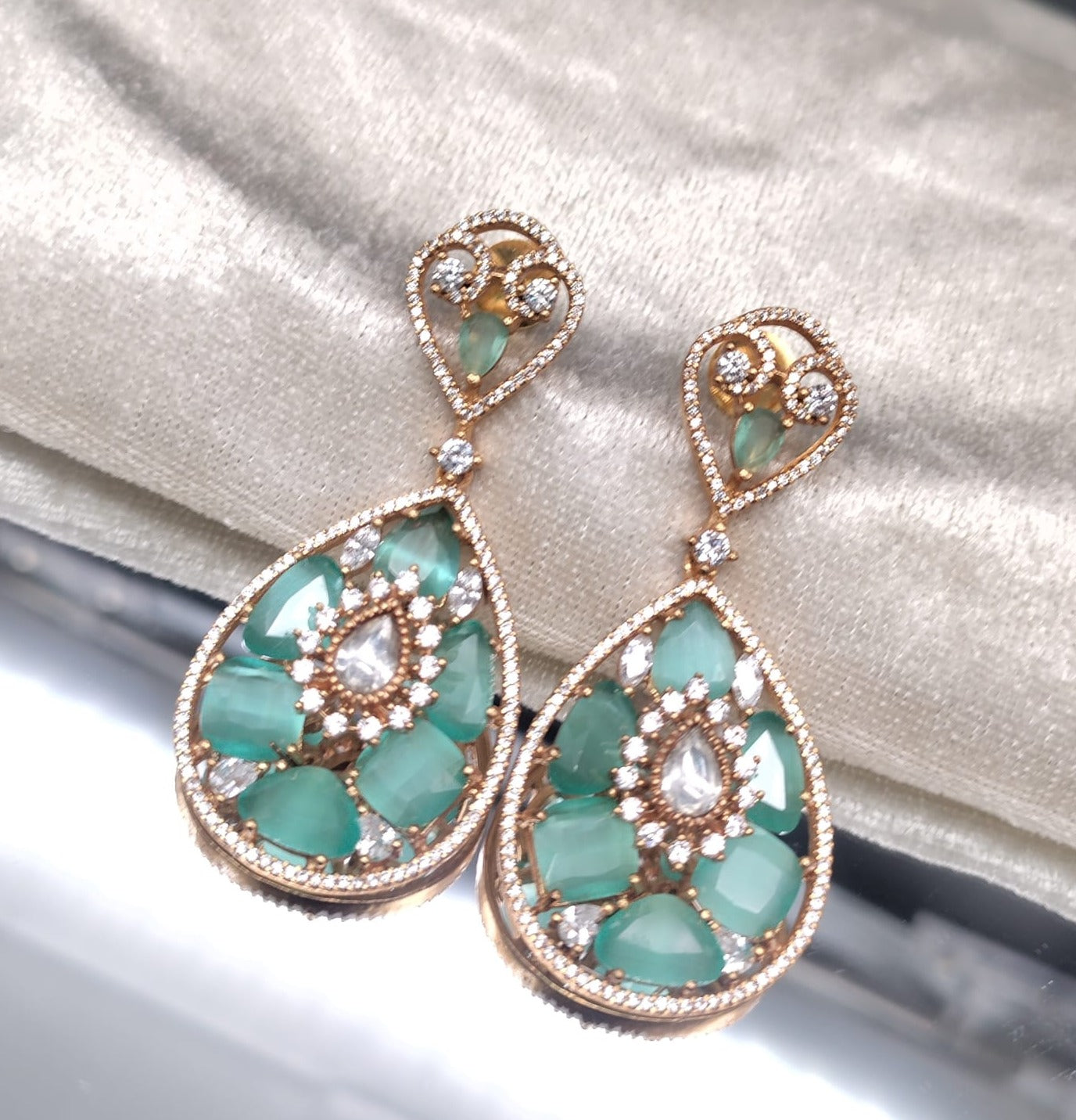 Veshakart Premium Kundan Handcrafted Earrings