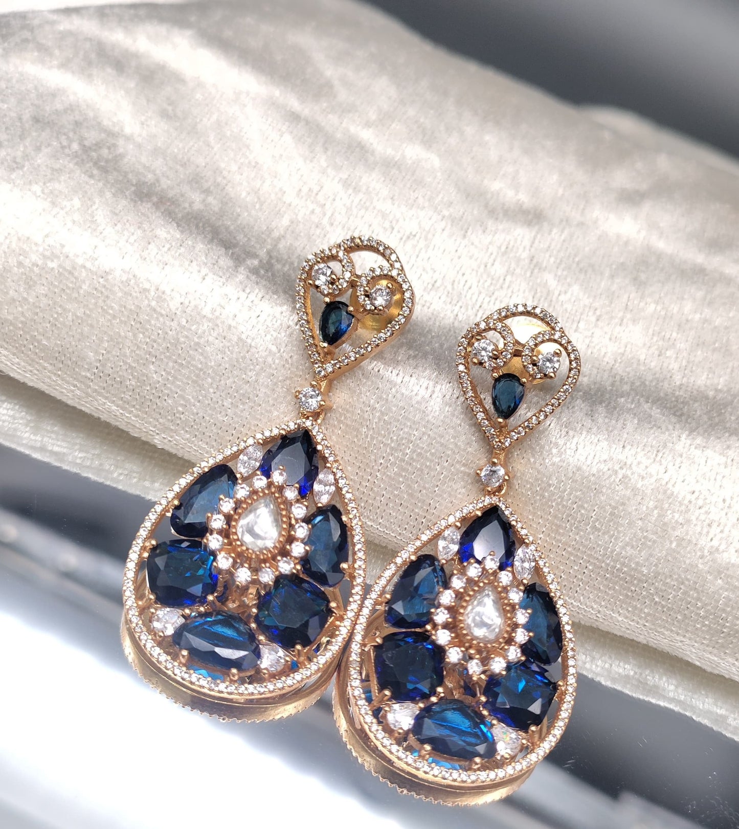 Veshakart Premium Kundan Handcrafted Earrings