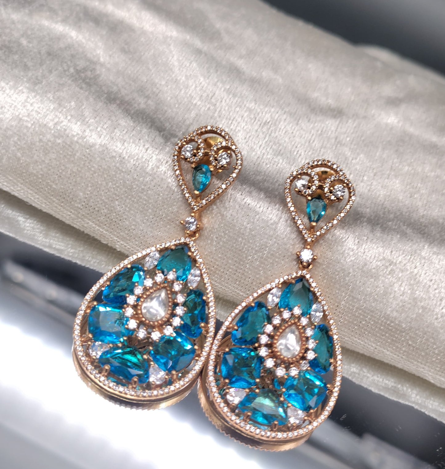 Veshakart Premium Kundan Handcrafted Earrings