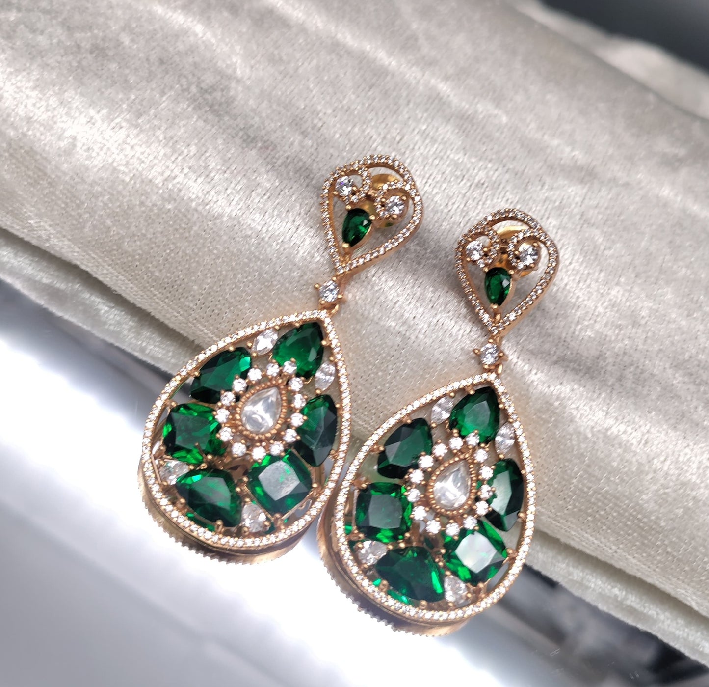 Veshakart Premium Kundan Handcrafted Earrings