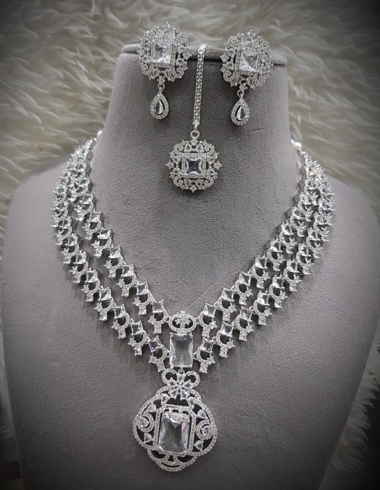 Neeta Ambani Inspired Veshakart Premium Handcrafted AD Necklace Set