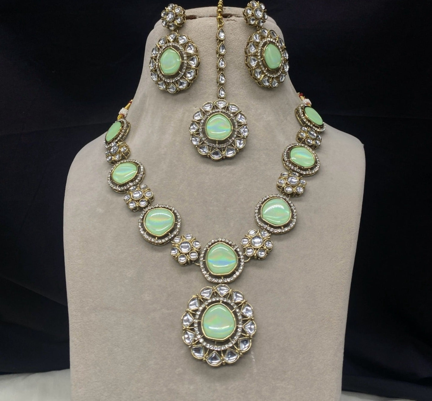 Veshakart Handcrafted Kundan Necklace Set