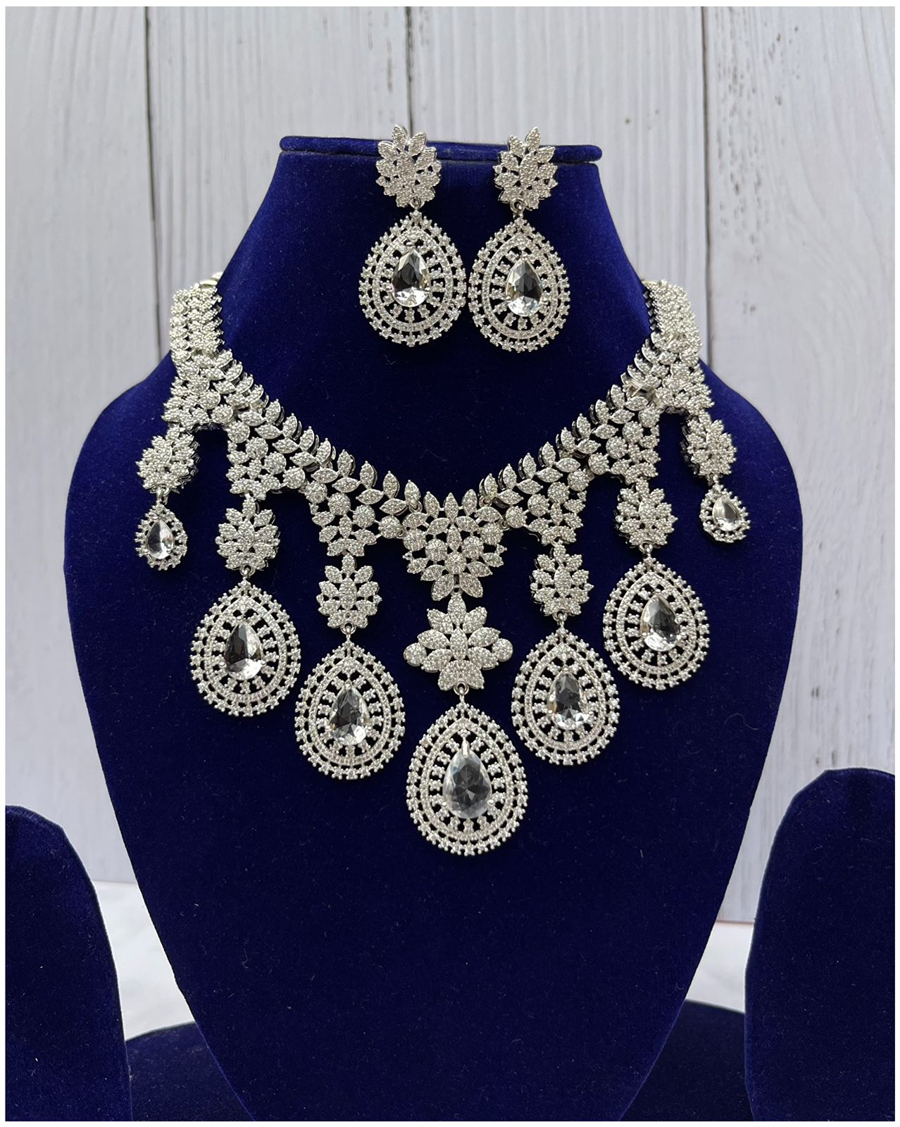 Veshakart Premium Handcrafted American Diamond Necklace Set