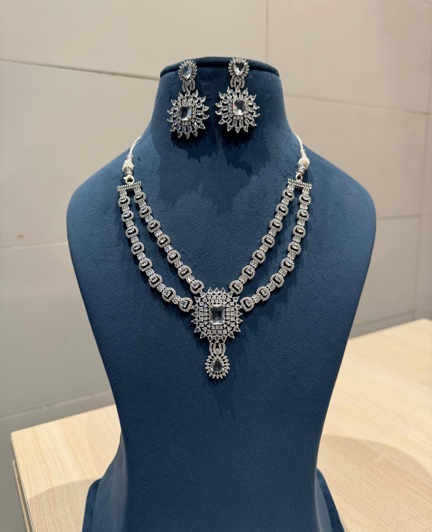 Veshakart Premium Handcrafted American Diamond Necklace Set