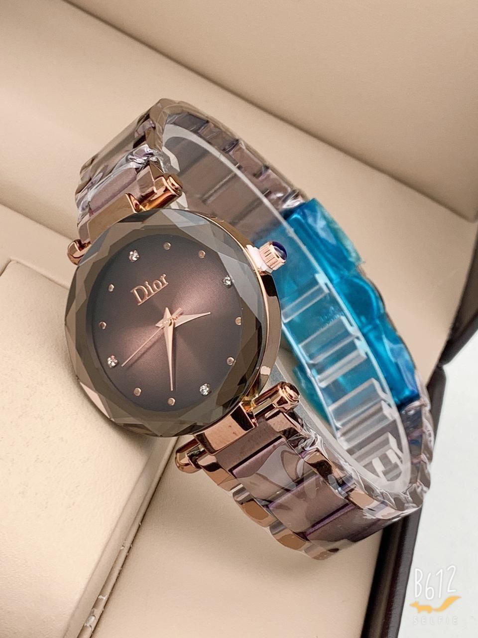 Luxurious Designer Women Watch -  𝐌𝐄𝐆𝐀 𝐒𝐀𝐋𝐄 ( 𝐋𝐈𝐌𝐈𝐓𝐄𝐃 𝐎𝐅𝐅𝐄𝐑)