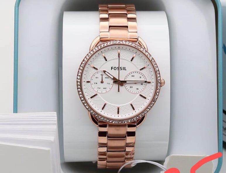 Luxurious Designer Women Watch -  𝐌𝐄𝐆𝐀 𝐒𝐀𝐋𝐄 ( 𝐋𝐈𝐌𝐈𝐓𝐄𝐃 𝐎𝐅𝐅𝐄𝐑)