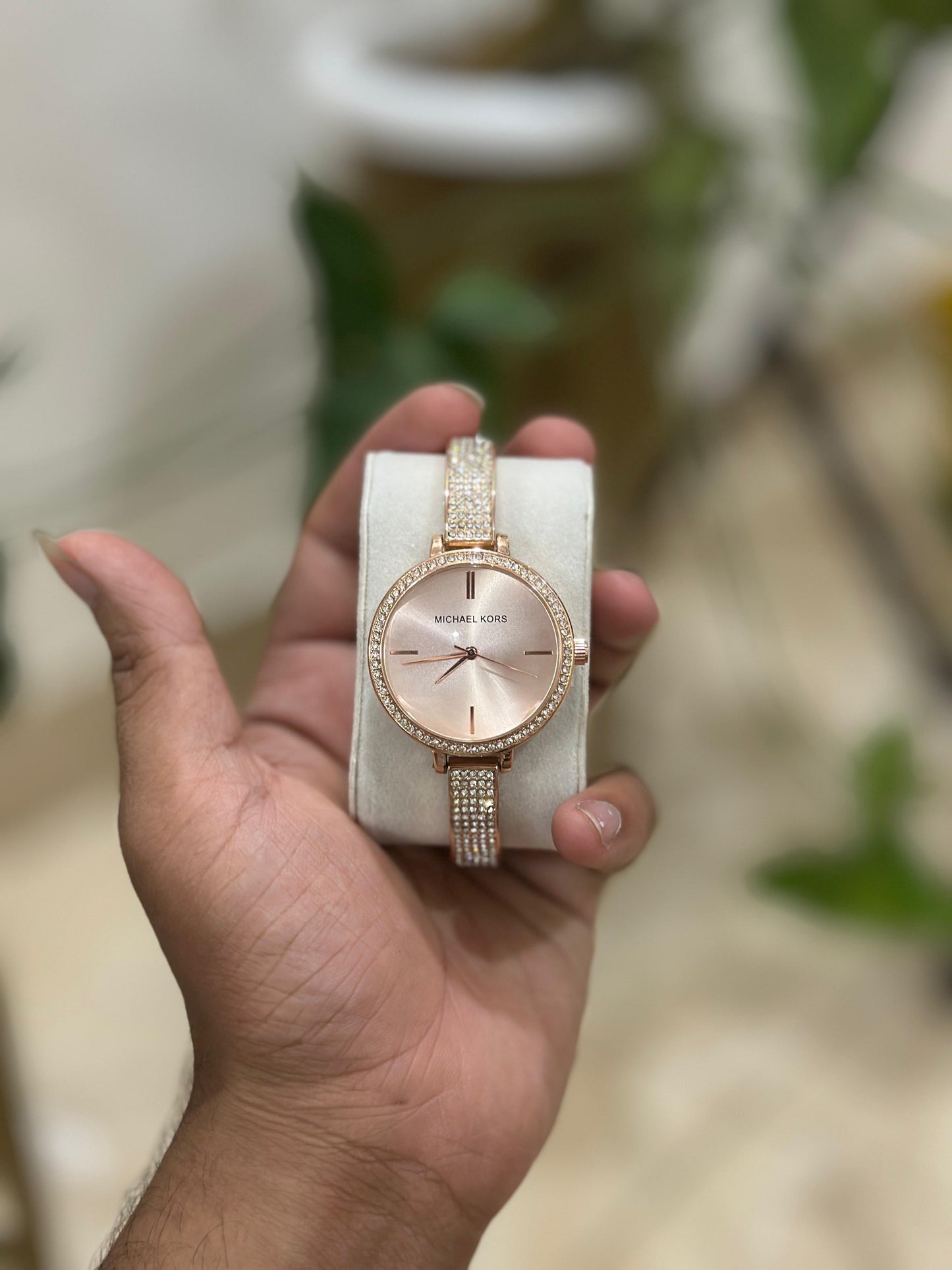 Luxurious Designer Women Watch -  𝐌𝐄𝐆𝐀 𝐒𝐀𝐋𝐄 ( 𝐋𝐈𝐌𝐈𝐓𝐄𝐃 𝐎𝐅𝐅𝐄𝐑)