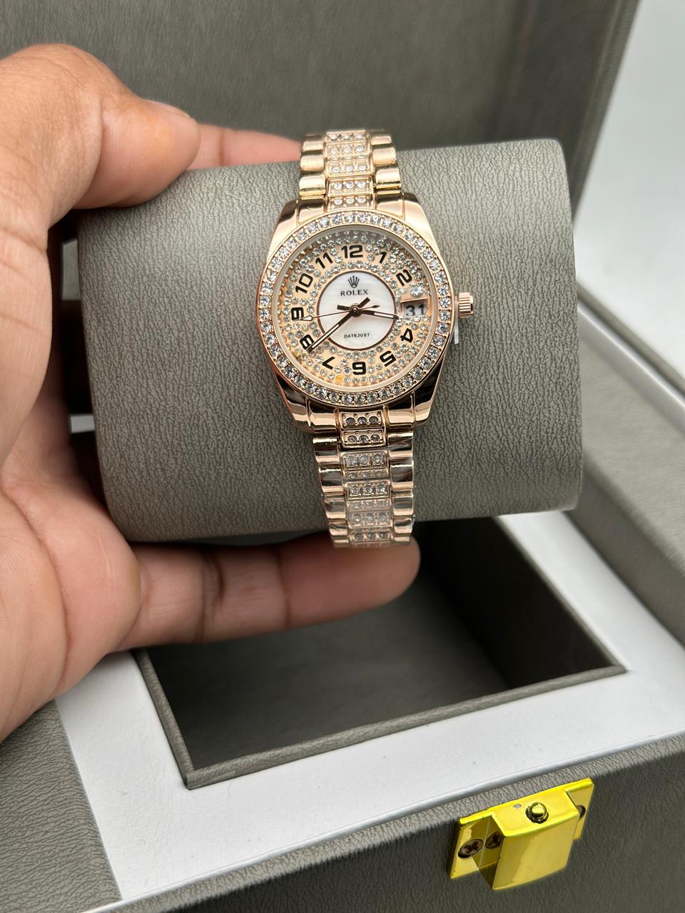 Luxurious Designer Women Watch -  𝐌𝐄𝐆𝐀 𝐒𝐀𝐋𝐄 ( 𝐋𝐈𝐌𝐈𝐓𝐄𝐃 𝐎𝐅𝐅𝐄𝐑)