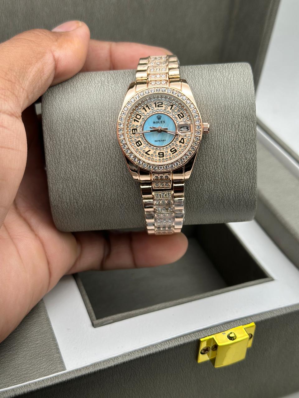 Luxurious Designer Women Watch -  𝐌𝐄𝐆𝐀 𝐒𝐀𝐋𝐄 ( 𝐋𝐈𝐌𝐈𝐓𝐄𝐃 𝐎𝐅𝐅𝐄𝐑)