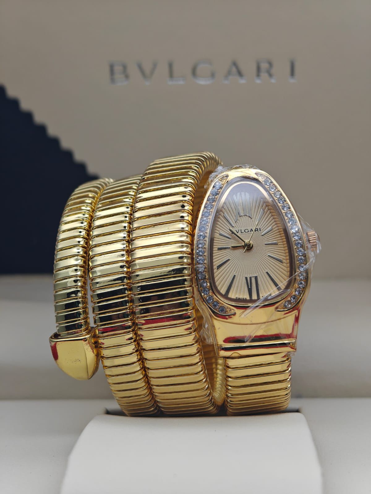 Luxurious Designer Women Watch - 𝐌𝐄𝐆𝐀 𝐒𝐀𝐋𝐄 ( 𝐋𝐈𝐌𝐈𝐓𝐄𝐃 𝐎𝐅𝐅𝐄𝐑)