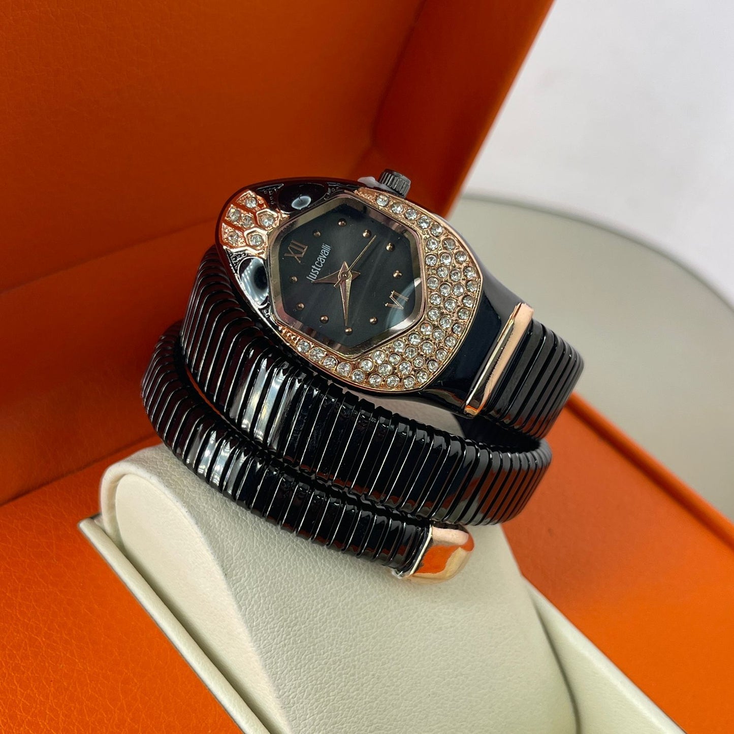 Luxurious Designer Women Watch - 𝐌𝐄𝐆𝐀 𝐒𝐀𝐋𝐄 ( 𝐋𝐈𝐌𝐈𝐓𝐄𝐃 𝐎𝐅𝐅𝐄𝐑)