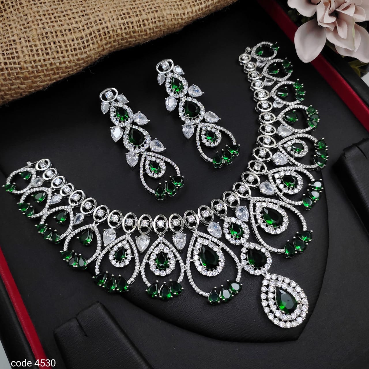 Veshakart Premium Handcrafted American Diamond Necklace Set