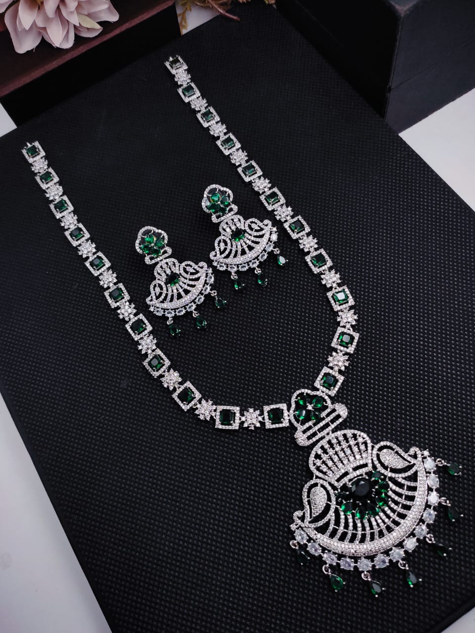 Veshakart Premium Handcrafted American Diamond Necklace Set