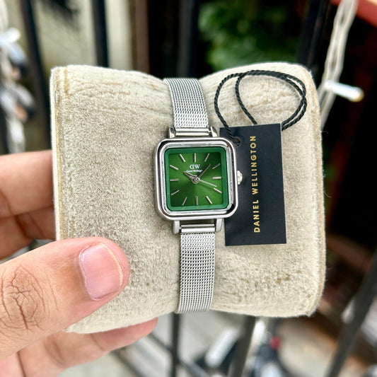 Luxurious Designer Women Watch - 𝐌𝐄𝐆𝐀 𝐒𝐀𝐋𝐄 ( 𝐋𝐈𝐌𝐈𝐓𝐄𝐃 𝐎𝐅𝐅𝐄𝐑)