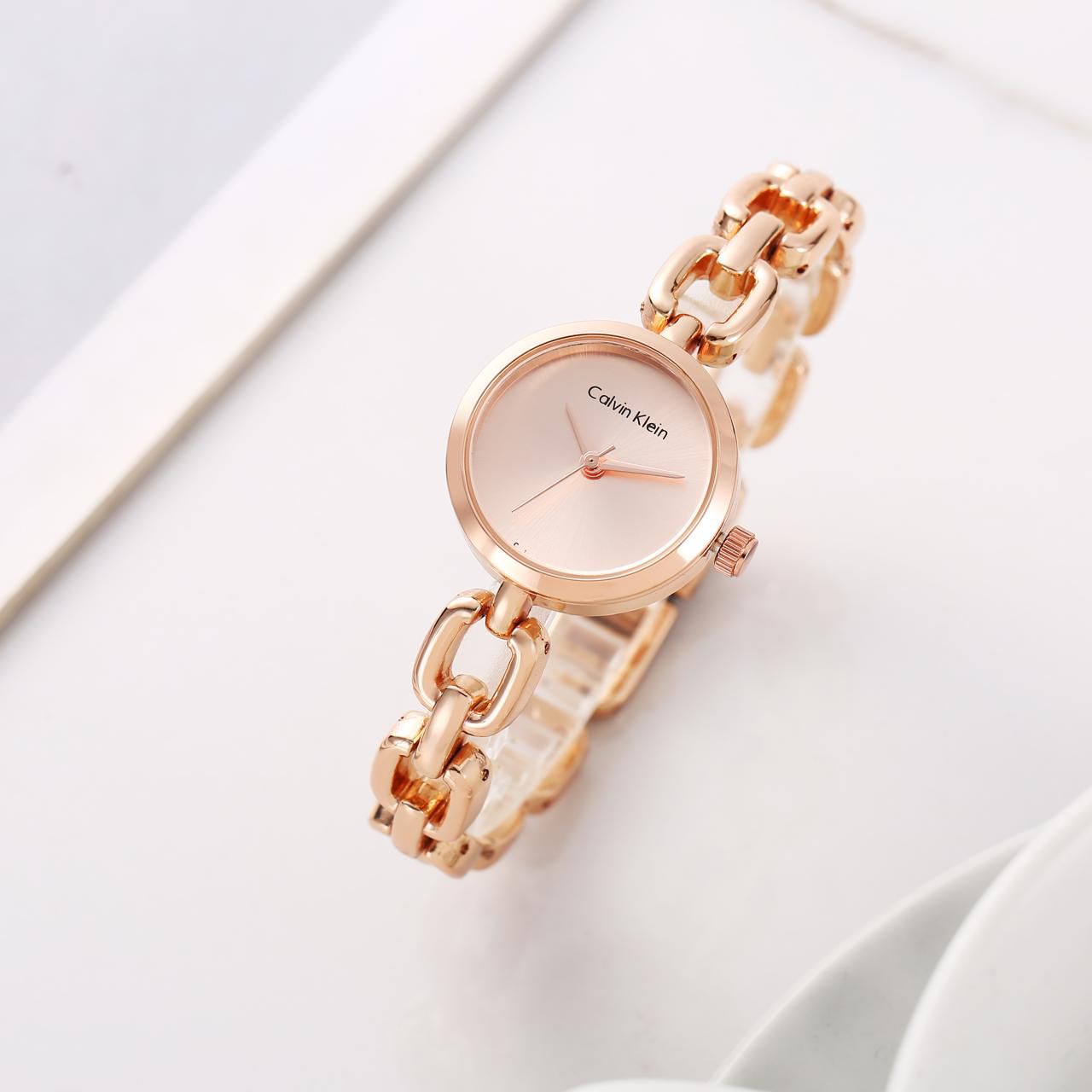 Luxurious Designer Women Watch - 𝐌𝐄𝐆𝐀 𝐒𝐀𝐋𝐄 ( 𝐋𝐈𝐌𝐈𝐓𝐄𝐃 𝐎𝐅𝐅𝐄𝐑)