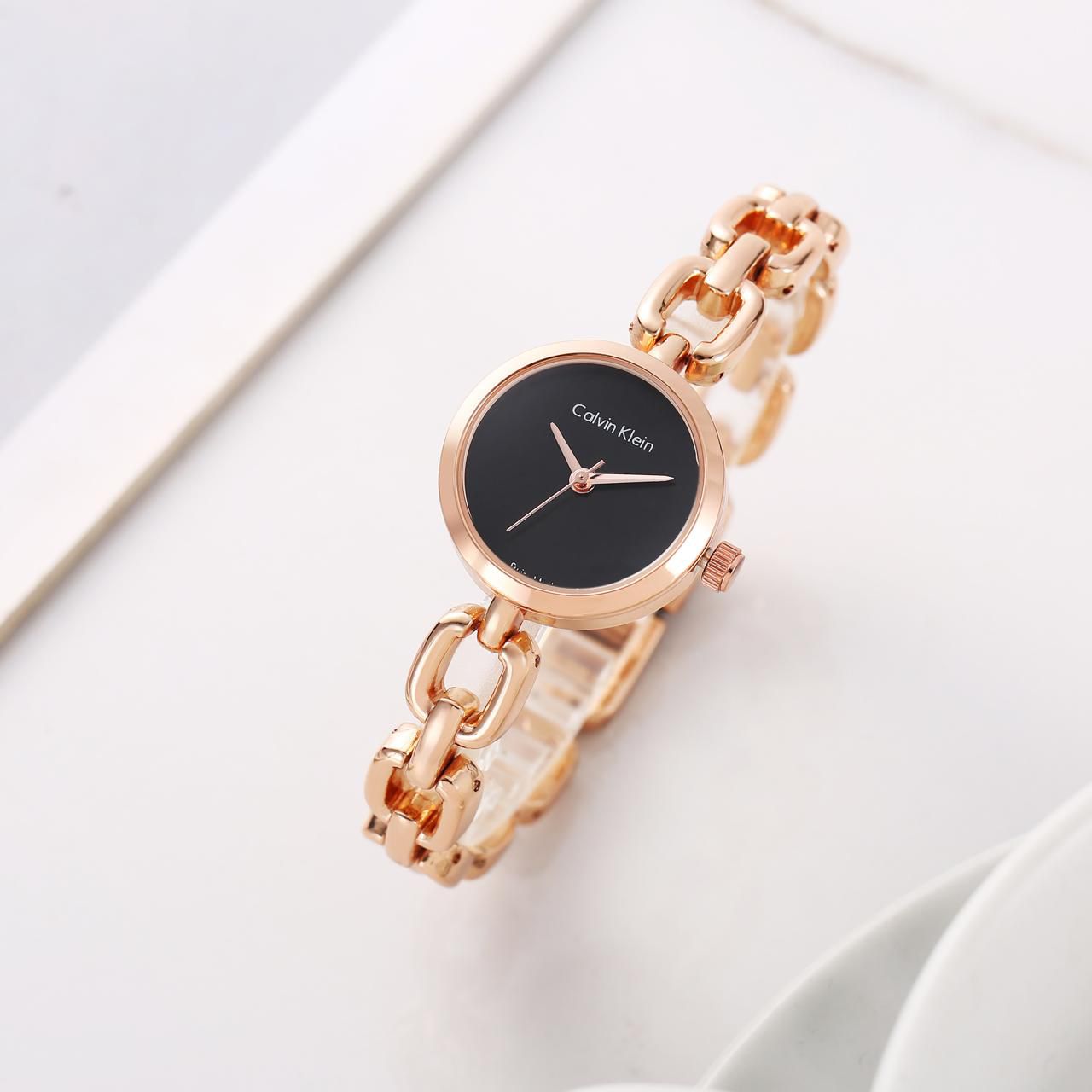 Luxurious Designer Women Watch - 𝐌𝐄𝐆𝐀 𝐒𝐀𝐋𝐄 ( 𝐋𝐈𝐌𝐈𝐓𝐄𝐃 𝐎𝐅𝐅𝐄𝐑)