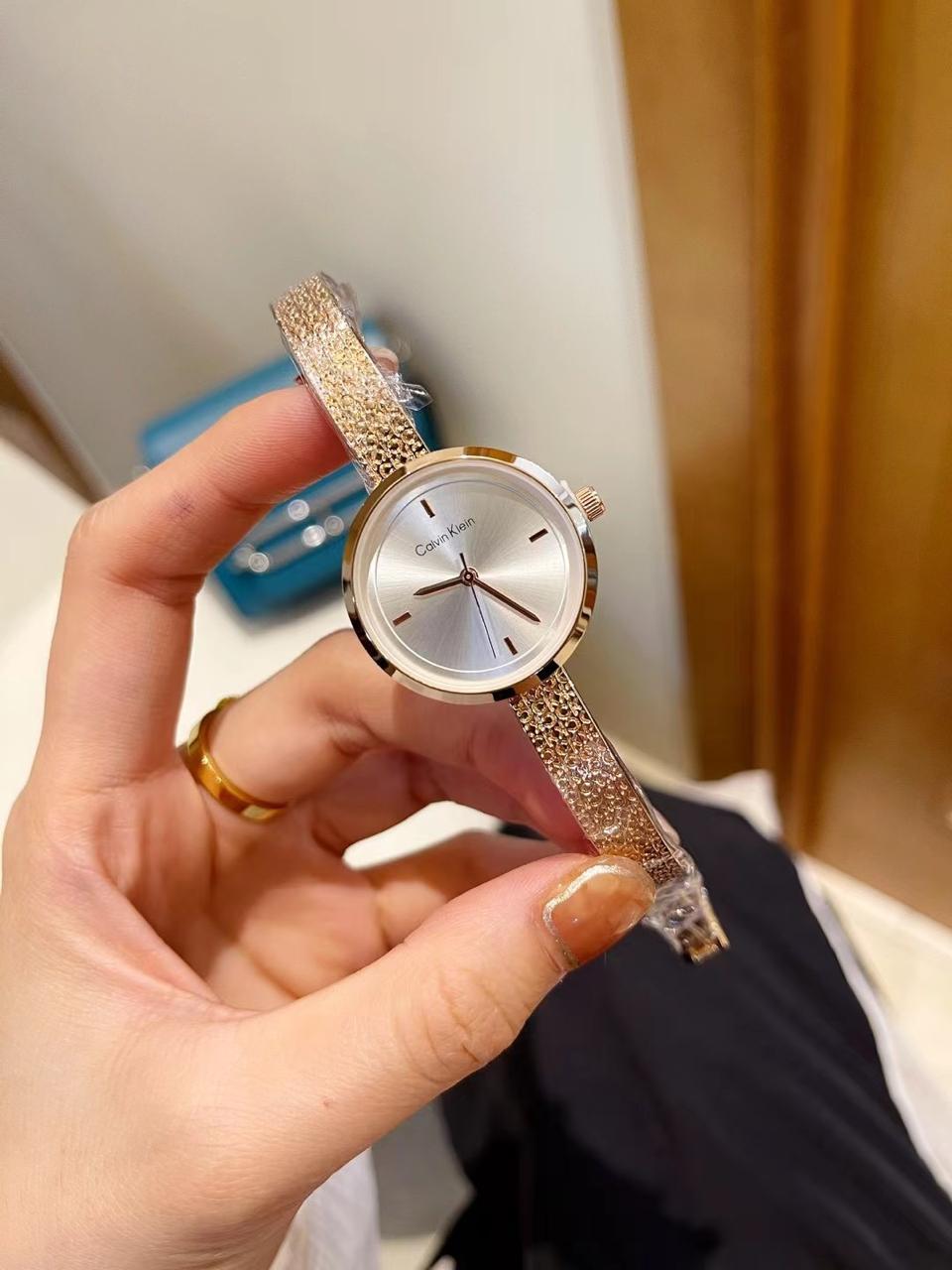 Luxurious Designer Women Watch -  𝐌𝐄𝐆𝐀 𝐒𝐀𝐋𝐄 ( 𝐋𝐈𝐌𝐈𝐓𝐄𝐃 𝐎𝐅𝐅𝐄𝐑)