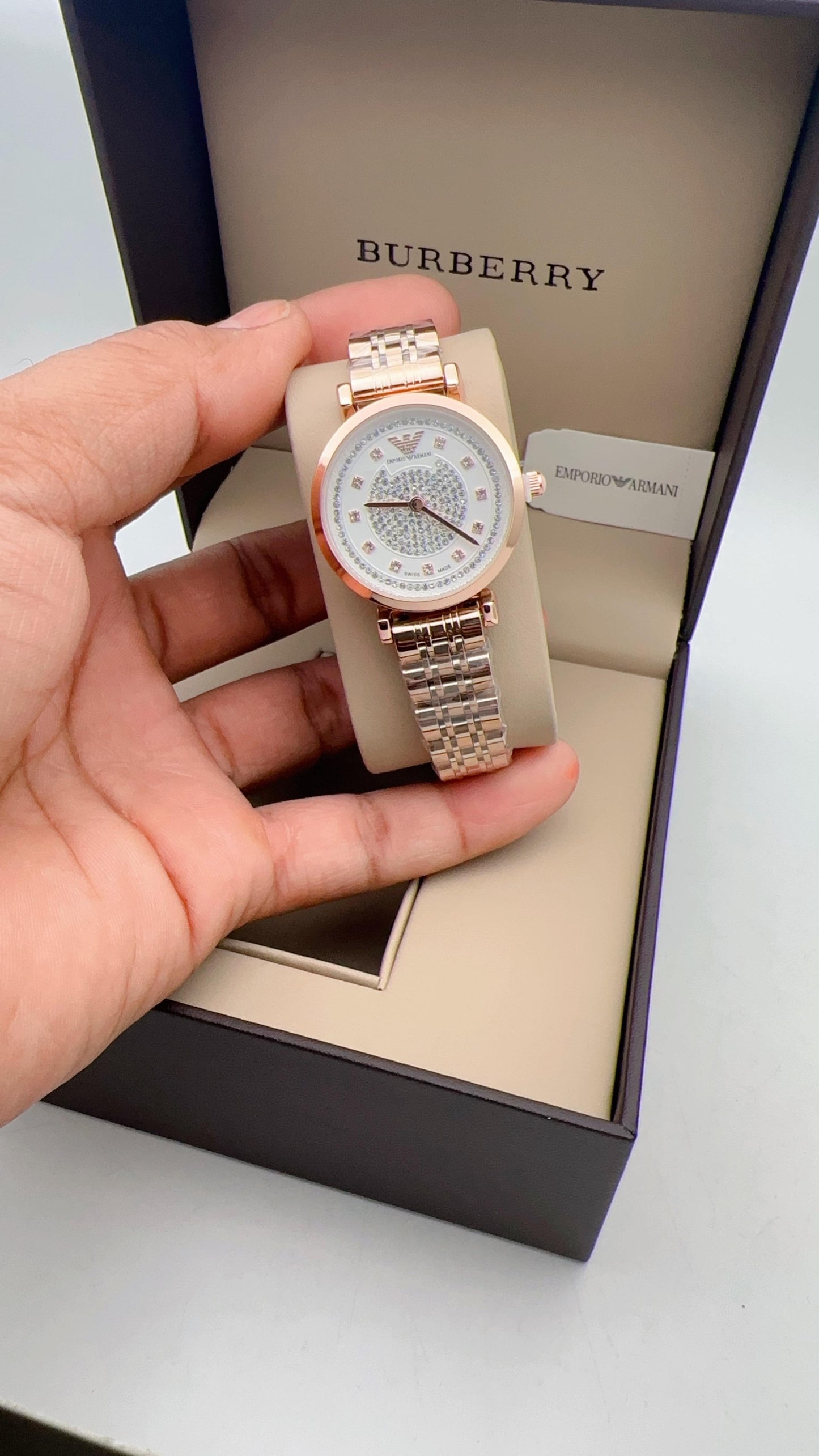 Luxurious Designer Women Watch - 𝐌𝐄𝐆𝐀 𝐒𝐀𝐋𝐄 ( 𝐋𝐈𝐌𝐈𝐓𝐄𝐃 𝐎𝐅𝐅𝐄𝐑)