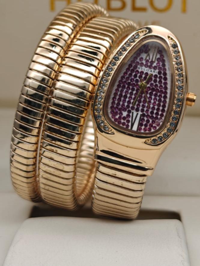 Luxurious Designer Women Watch - 𝐌𝐄𝐆𝐀 𝐒𝐀𝐋𝐄 ( 𝐋𝐈𝐌𝐈𝐓𝐄𝐃 𝐎𝐅𝐅𝐄𝐑)