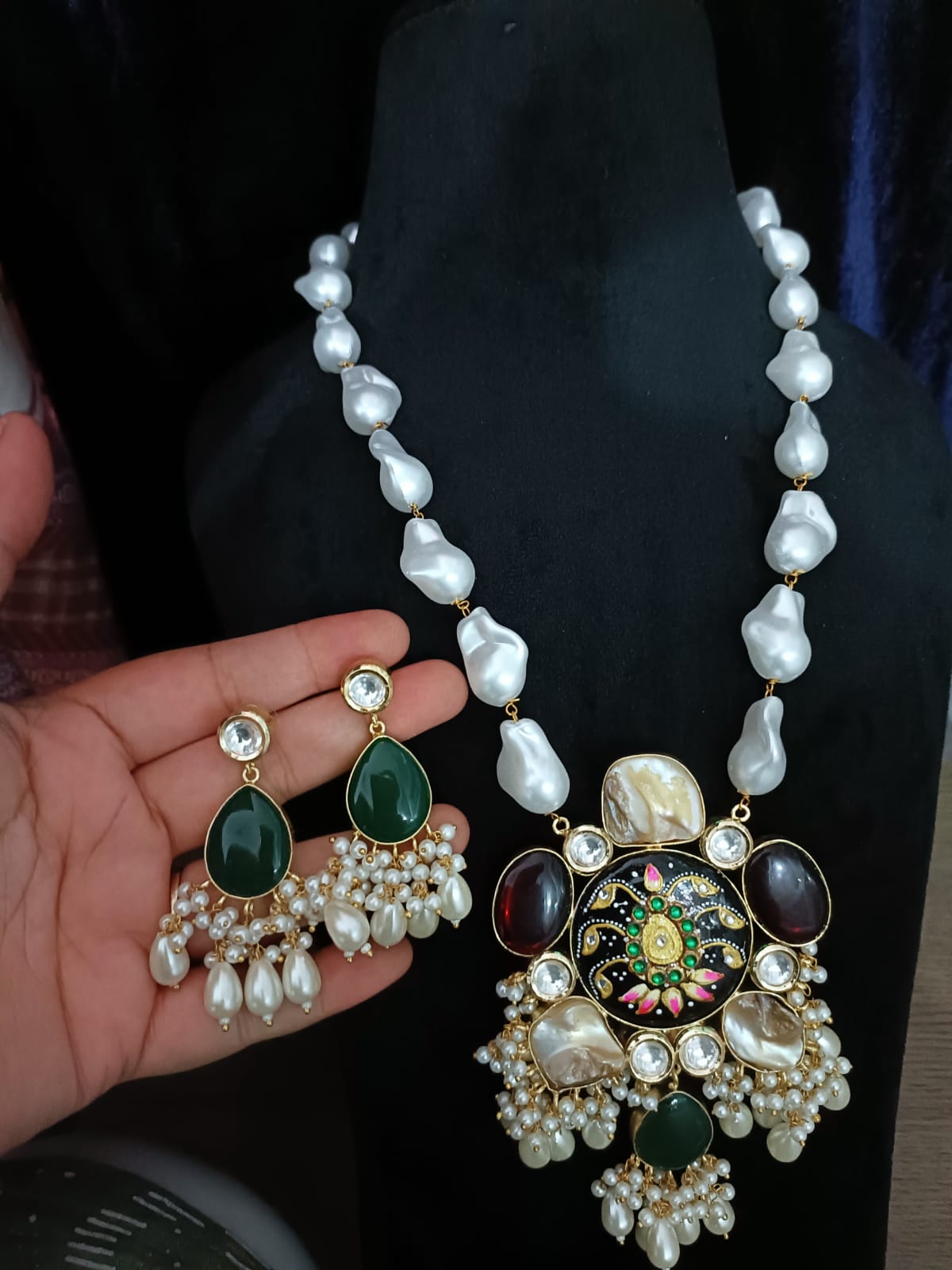 Veshakart Handcrafted Shell pearls mala with hand-painted Tanjore pendant and Monolisa stones