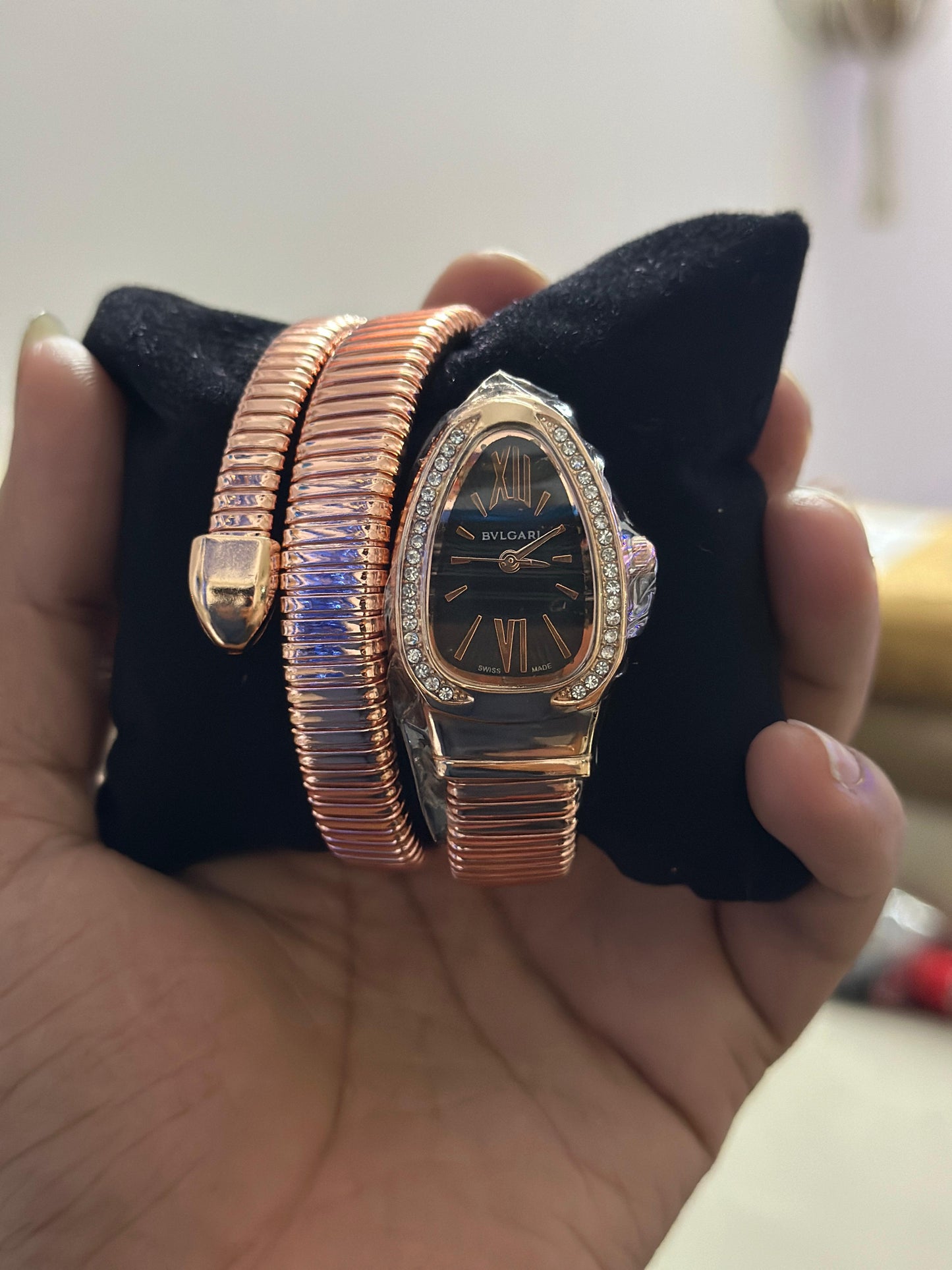 𝐑𝐞𝐬𝐭𝐨𝐜𝐤𝐞𝐝 𝐀𝐠𝐚𝐢𝐧 𝐁𝐞𝐜𝐚𝐮𝐬𝐞 𝐨𝐟 𝐇𝐢𝐠𝐡 𝐃𝐞𝐦𝐚𝐧𝐝-Luxurious Designer Women Watch -  𝐌𝐄𝐆𝐀 𝐒𝐀𝐋𝐄 ( 𝐋𝐈𝐌𝐈𝐓𝐄𝐃 𝐎𝐅𝐅𝐄𝐑) (New Collection)