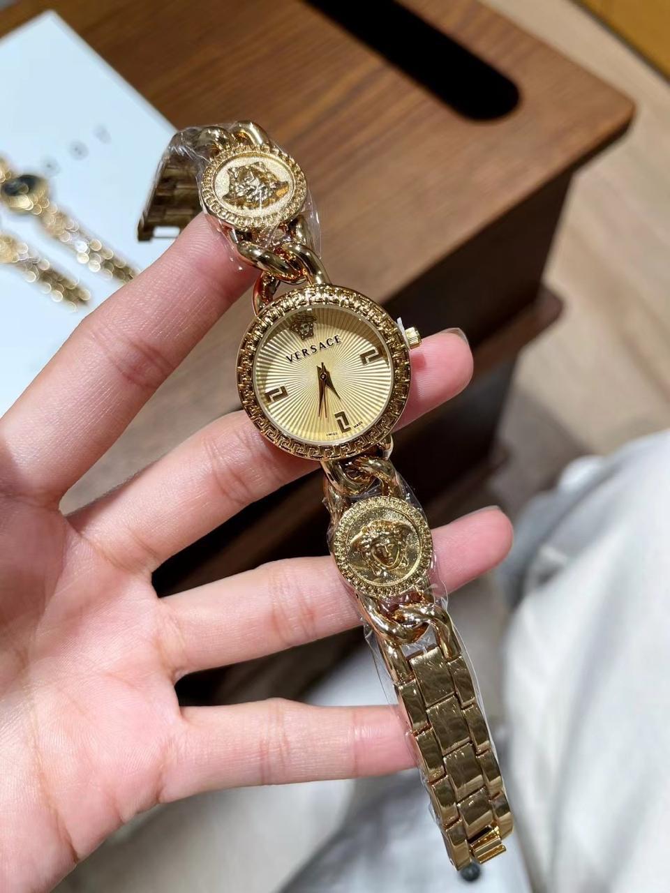 Luxurious Designer Women Watch - 𝐌𝐄𝐆𝐀 𝐒𝐀𝐋𝐄 ( 𝐋𝐈𝐌𝐈𝐓𝐄𝐃 𝐎𝐅𝐅𝐄𝐑)