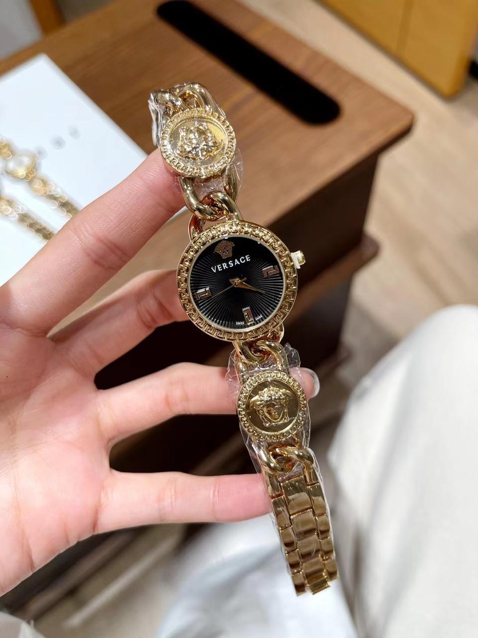 Luxurious Designer Women Watch - 𝐌𝐄𝐆𝐀 𝐒𝐀𝐋𝐄 ( 𝐋𝐈𝐌𝐈𝐓𝐄𝐃 𝐎𝐅𝐅𝐄𝐑)