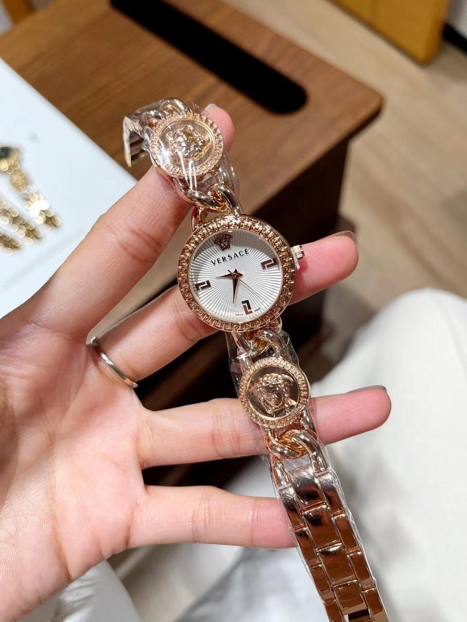 Luxurious Designer Women Watch - 𝐌𝐄𝐆𝐀 𝐒𝐀𝐋𝐄 ( 𝐋𝐈𝐌𝐈𝐓𝐄𝐃 𝐎𝐅𝐅𝐄𝐑)