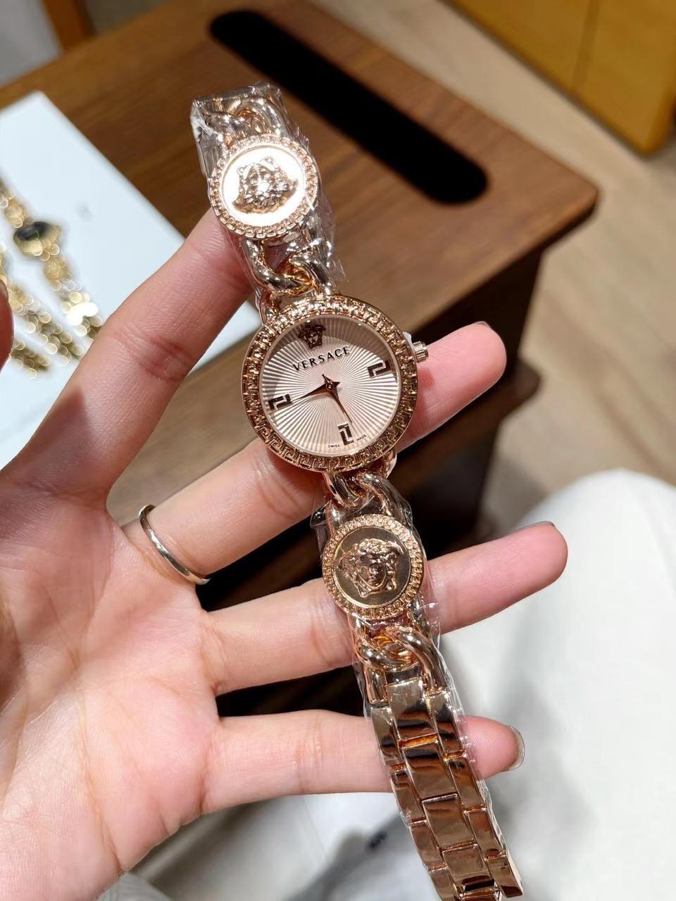 Luxurious Designer Women Watch - 𝐌𝐄𝐆𝐀 𝐒𝐀𝐋𝐄 ( 𝐋𝐈𝐌𝐈𝐓𝐄𝐃 𝐎𝐅𝐅𝐄𝐑)