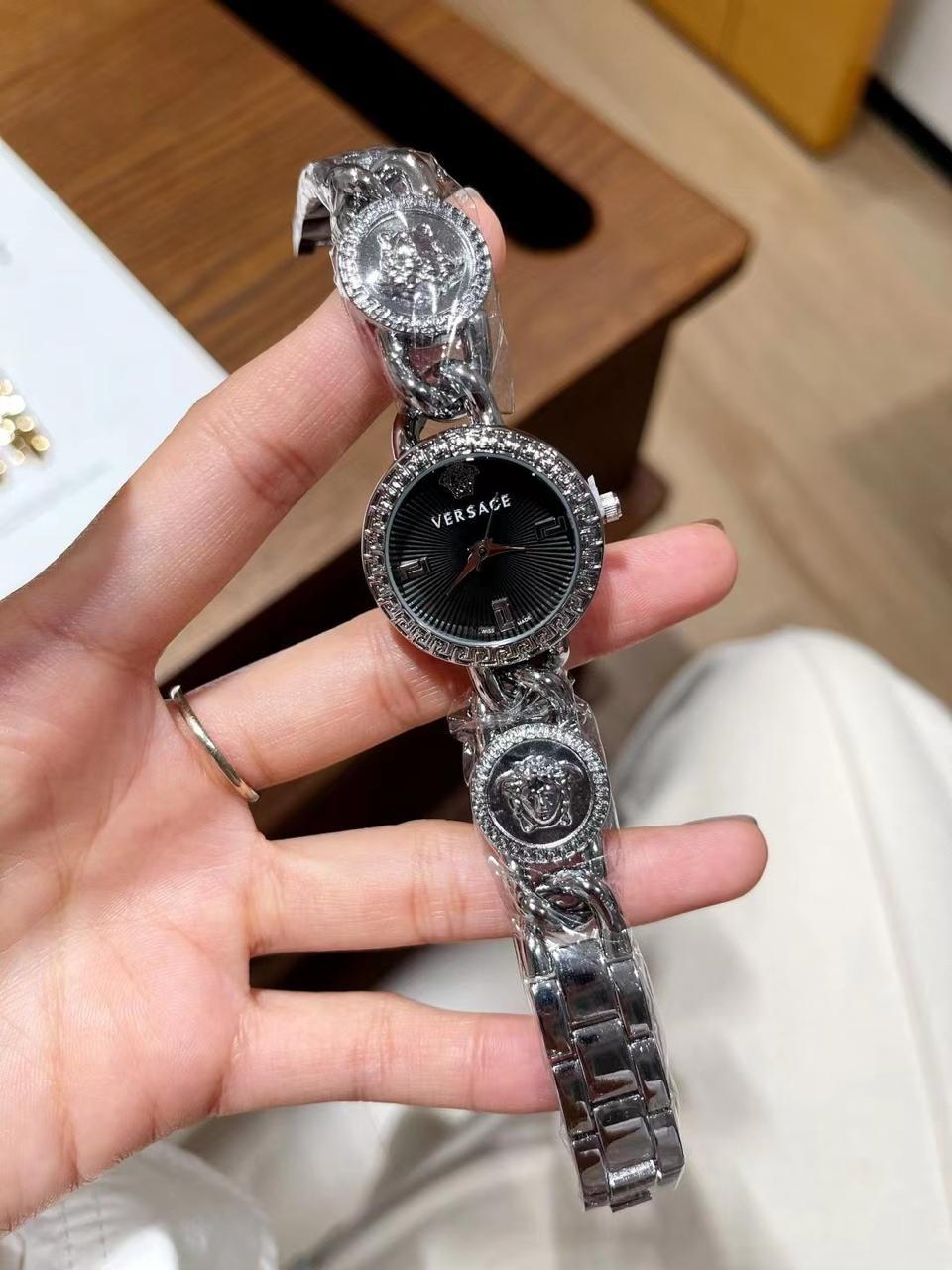 Luxurious Designer Women Watch - 𝐌𝐄𝐆𝐀 𝐒𝐀𝐋𝐄 ( 𝐋𝐈𝐌𝐈𝐓𝐄𝐃 𝐎𝐅𝐅𝐄𝐑)