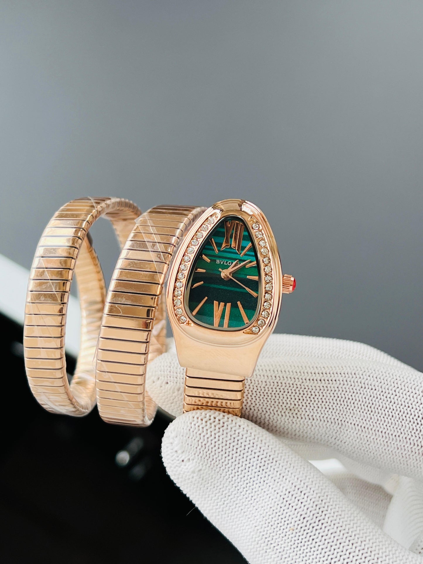 Luxurious Designer Women Watch - 𝐌𝐄𝐆𝐀 𝐒𝐀𝐋𝐄 ( 𝐋𝐈𝐌𝐈𝐓𝐄𝐃 𝐎𝐅𝐅𝐄𝐑) Premium Quality