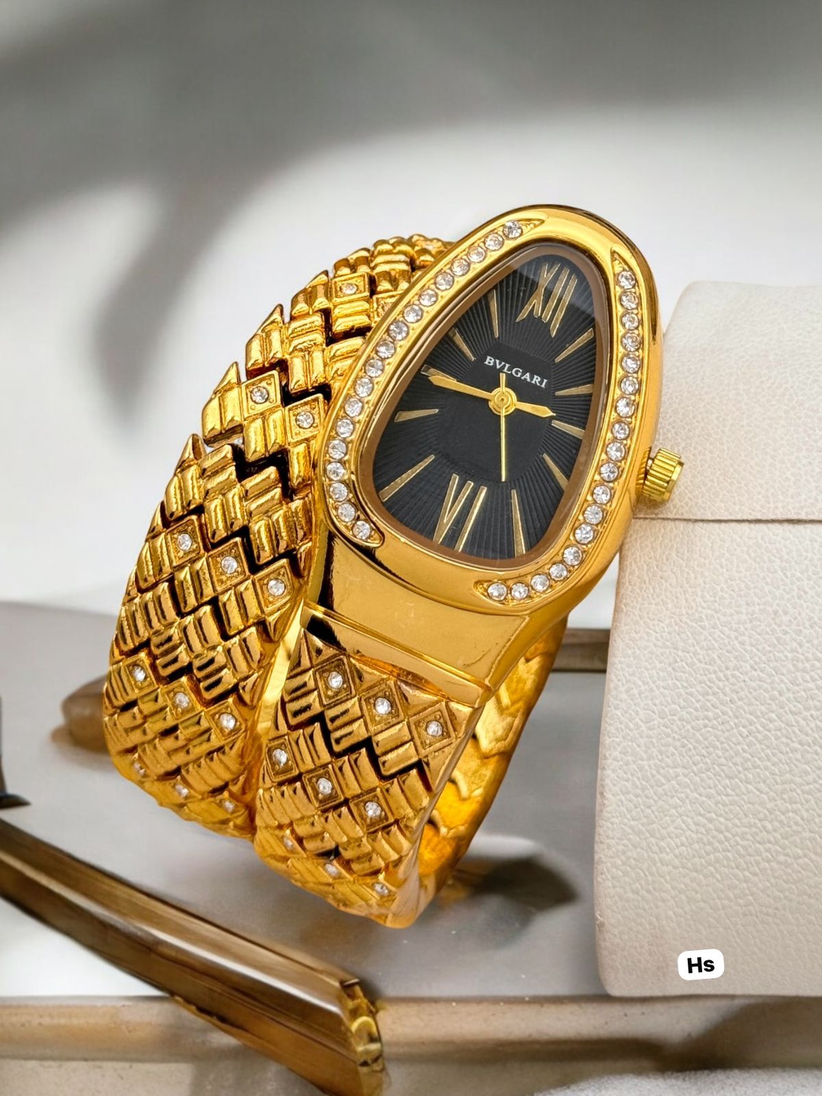 Luxurious Designer Women Watch - 𝐌𝐄𝐆𝐀 𝐒𝐀𝐋𝐄 ( 𝐋𝐈𝐌𝐈𝐓𝐄𝐃 𝐎𝐅𝐅𝐄𝐑)