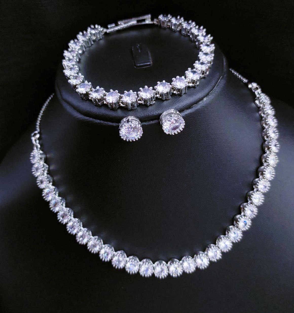 Veshakart Premium Handcrafted CZ Necklace set with cz bracelet