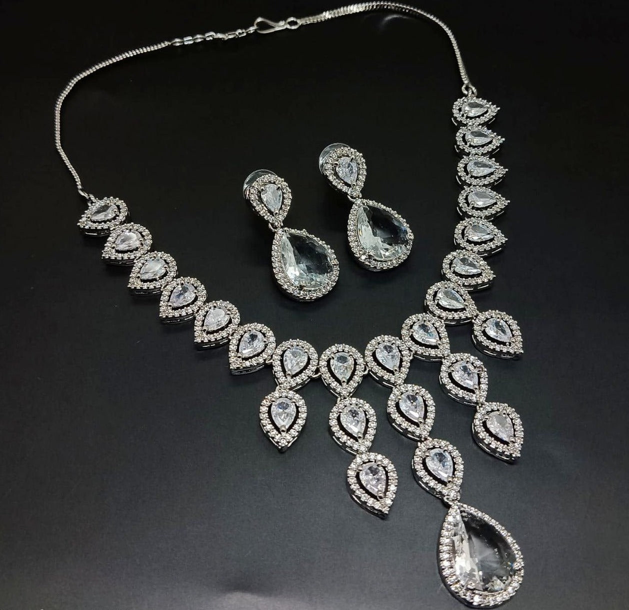 Veshakart Premium Handcrafted American Diamond Necklace Set